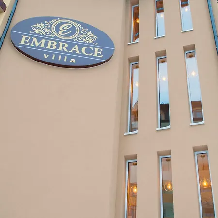 обійми Embrace Truskavets